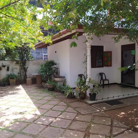 Hotel Kingdom Palace Anuradhapura Exterior foto